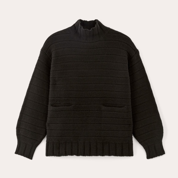 Everlane The Oversized Turtleneck in Luxe Merino in Black, Size X-Small - Picture 6 of 12